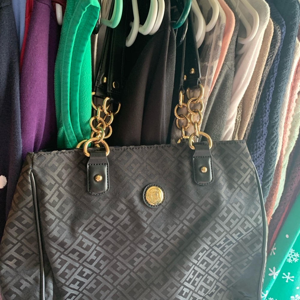 Tommy Hilfiger black purse. Great condition.